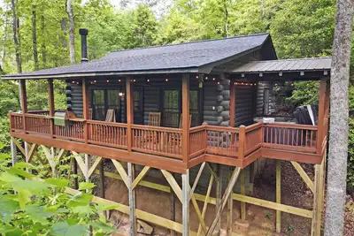 Image de Secluded cabin in the trees with Hot Tub/Fire Pit!