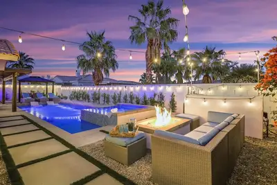 Image de The Fun House-Full Arcade, Lux backyard, Sleeps 14