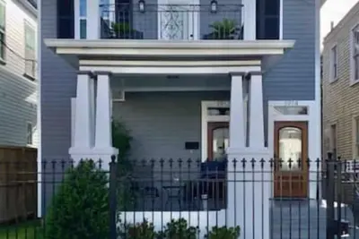 Image de Beautiful Uptown Home 3 Blocks From St. Charles Ave\n\n