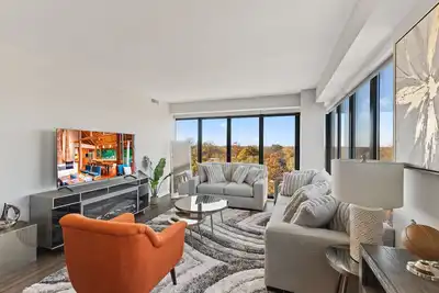 Image de \"Hope of Evanston\" 180°view, 2bdr +2Bath Urban luxury