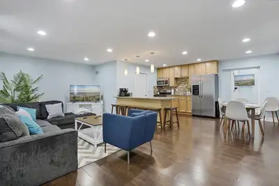 Image de Schaumburg Sunrise - 4 BRs & Outdoor Firepit