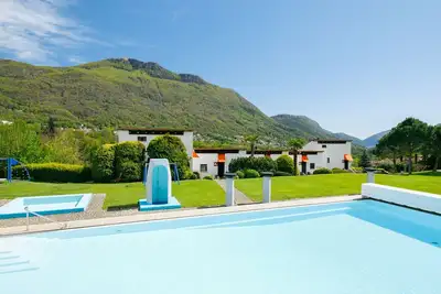 Image de Villaggio Sureggio - App. A2 by Interhome