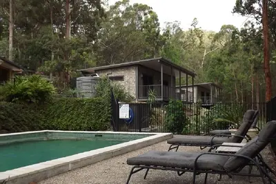 Image de Bushland serenity couples escape