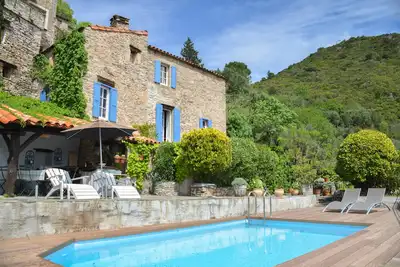Image de Vakantiehuis met een Fantastisch Uitzicht Over de Vallei en de Rivier de Orb