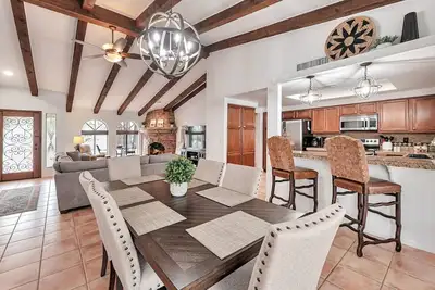 Image de Perfect for Entertaining! Near Mayo Clinic, Heated Pool, Outdoor Firepit, Mountain Views + Free Golf