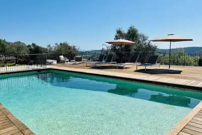 Image de Magnifique Villa à proximité du village, piscine, belle vue