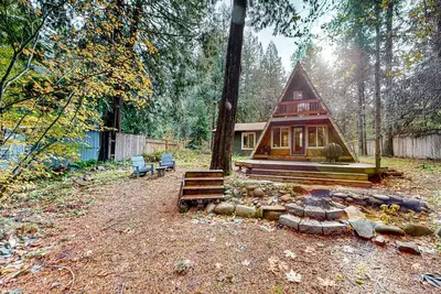 Image de Dog-friendly A-frame near the river with game room, firepit, wood stove, & grill