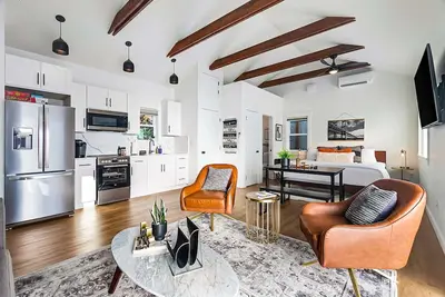 Image de Walk to the waterfront! The South Sound Suite