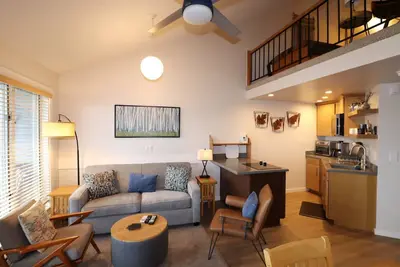 Image de Beautiful Beach Front Condo with Lake Views