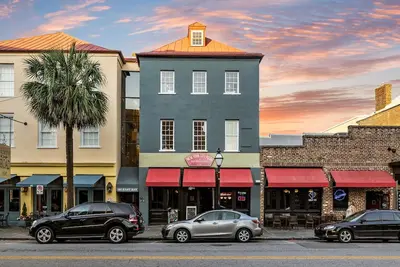 Image de *Historic District* Walk Everywhere! 4 Bedrooms!