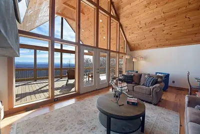Image de Blue Sky Dreams - Stunning view and outdoor space!