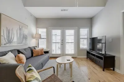 Image de 3 Bed/2 Bath West Campus Penthouse Condo in the Heart of Austin