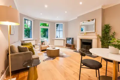 Image de Appartement-Moderne-Salle de bain-Vue sur Jardin-Garden flat