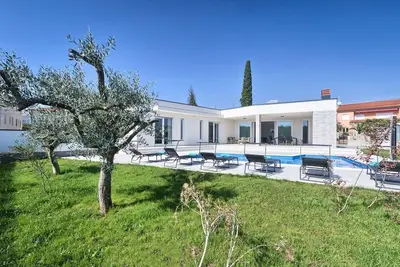 Image de Villa Aura - villa moderne d'un étage avec piscine privée pres de Pula