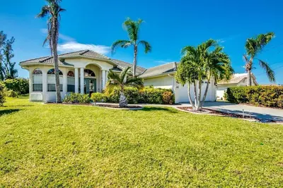 Image de A spacious 3-bedroom retreat in sunny Cape Coral.