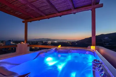 Ariadne - Naxos Pantheon Luxury Apartments with outdoor jacuzzi