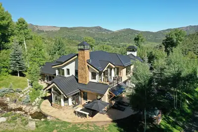 Image de Snow Chalet by Cuvee | Ski in/Ski Out | Private Neighborhood