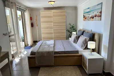 Image de Cascais Quaint Cottage- Fully Equipped and Furnished Large Studio. Sleeps 2 or 4