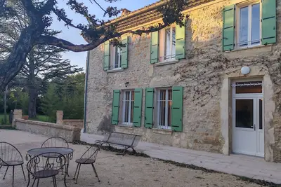Image de Maison spacieuse avec piscine en Provence