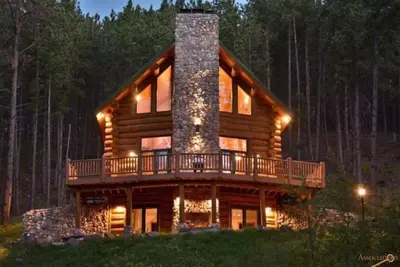 Image de Black Hills Log Home Creek Side