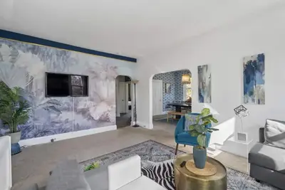 Image de Spacious 9Bed 3Bath Home. Yard\/Parking\/Firepit\/Wine