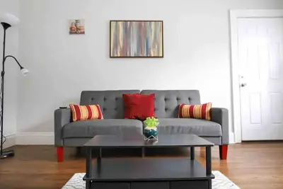 Image de Cozy Spacious Apt \/ Luxury\/ Yale \/Parking \/ Free Wine