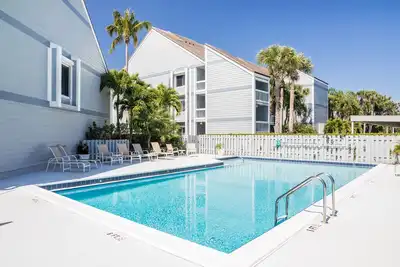 Image de Harbor view, sunsets and a short walk to private beach access, we have it all!