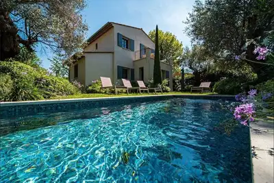Image de Calm villa with swimming pool & garden, within easy walking distance to village