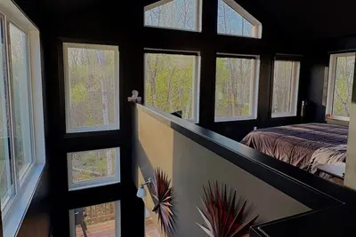 Image de Romantic Getaway, Tiny High-Rise Cabin