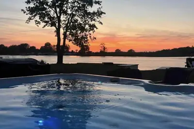 Image de Sandy Pond Waterfront W/ Hot Tub, on Golf Course! !