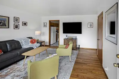 Image de Dog-friendly, 30 day minimum stay, Mid-Century Modern Haven