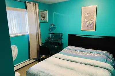 Image de Private Bedroom Rm C /Shared bathroom.