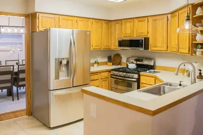 Image de Spacious Home w\/Lake Access