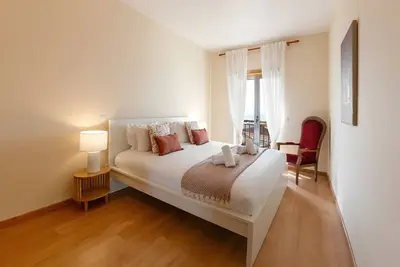 Image de Sunset Retreat - Spacious Apartment
