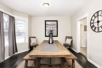 Image de Spacious and Central North End Home