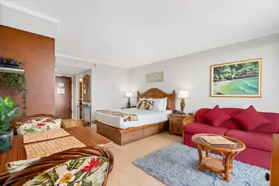 Image de 15th Floor Studio Stunning Park & Ocean Views @ Luana Waikiki Hotel 1509