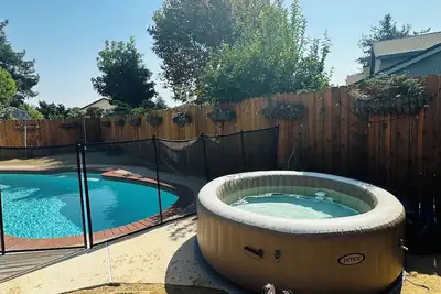 Image de Napa Valley home with a Hot Tub & Pool! Sleeps 12! Pets welcome!
