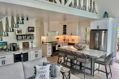 Image de Woosaah Life - Remodeled 2023-2 King EnSuites, Dog Friendly, Pvt Beach Parking