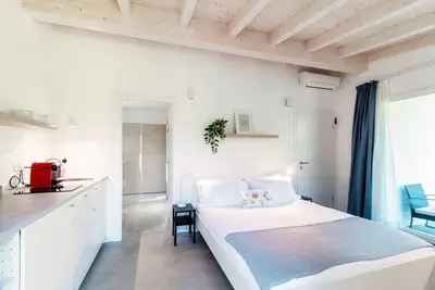 Image de Studio bien meublé avec petit jardin (Le Betulle Studio 4)