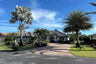 Image de Elegant 3 bedroom home overlooking a lake, 5 minutes to beaches, Naples, Mercato