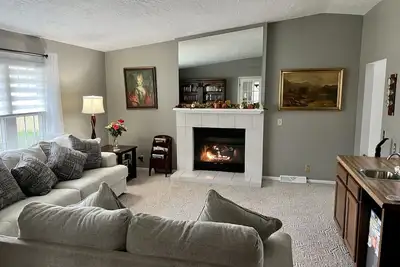 Image de 3br/2ba Beauty near Tbk sports complex. Right off I74, close to everything!