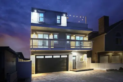 Image de Steps2Beach: Game Room, Roof Deck & Firepit, Ensuite BRs, Family & Pet Friendly