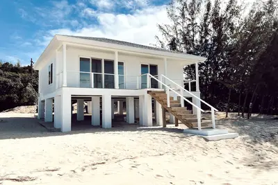 Image de Brand new beachfront home on pristine beach.