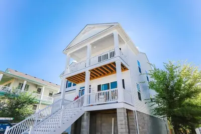 Image de Sojourn on Lea View | Willoughby Spit | 5 Br *New*