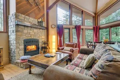 Image de Ski & Golf: Cozy North Conway Mountain Cabin!