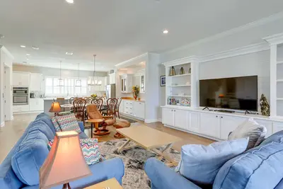 Image de Modern Redington Beach Townhome: Steps to Beach!