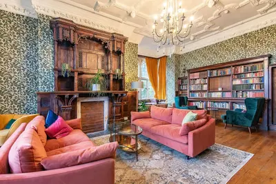 Image de 9 Bedrooms Grand Manor House Near Bath: Sleeps 26