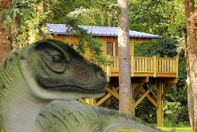 Image de Gîte Cabane Perchée Jurassic, unique en France, Atypique, Insolite!
