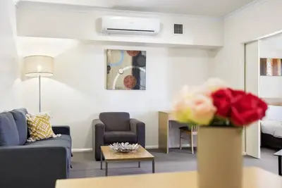 Image de Comfortable Northbridge Apartment – Pool & Balcony