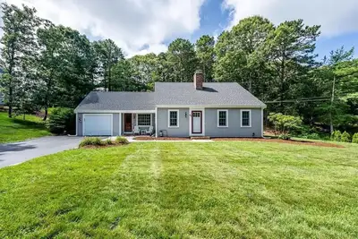 Image de Peaceful Yarmouth home with thoughtful touches!